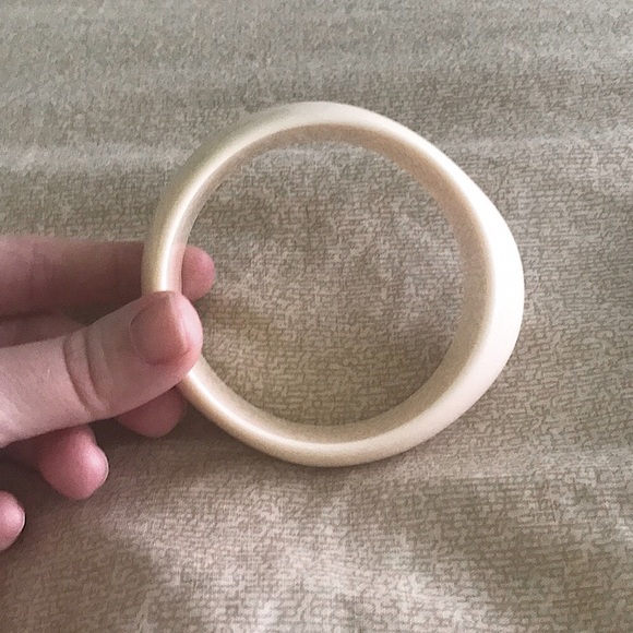 Black and Cream bracelets - Picture 4 of 5